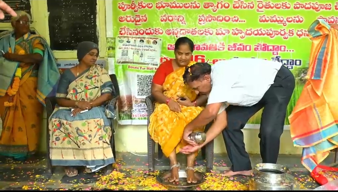 The Desk … Thulluru : ▪️ రైతులకు పాదపూజ ▪️పారిశుధ్య కార్మికులకు సన్మానం