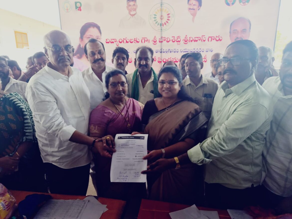 The Desk … Tadepalligudem : రెడ్‌క్రాస్‌కు మున్సిపల్ సిబ్బంది విరాళం