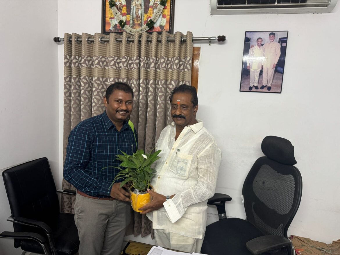 The Desk …Mandapet : ఎమ్మెల్యే వేగుళ్ళను కలిసిన జిల్లా రిజిస్ట్రార్, మండపేట సబ్ రిజిస్ట్రార్