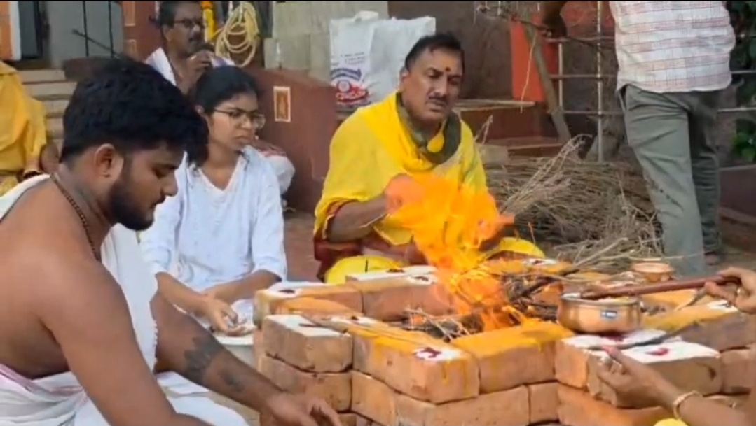 The Desk… Mudinepalli : శ్రీ రాజశ్యామల మహాయజ్ఞం..అమరావతి అభివృద్ధి కొరకై..డాక్టర్ మనోజ్, అంబుల వైష్ణవిల తపన