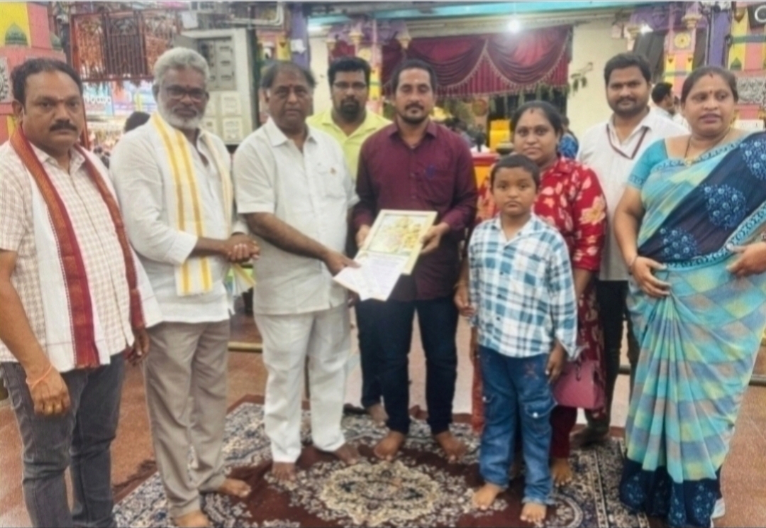 The Desk… Bhimavaram  : నిత్యాన్నప్రసాద వితరణకు కోరాడ దంపతులు 1,00,116/-విరాళం