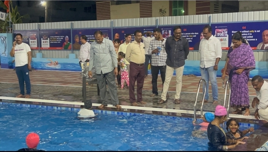 The Desk … Tadepalligudem : ఈత కొలనును ఆకస్మికంగా తనిఖీ చేసిన మున్సిపల్ కమిషనర్