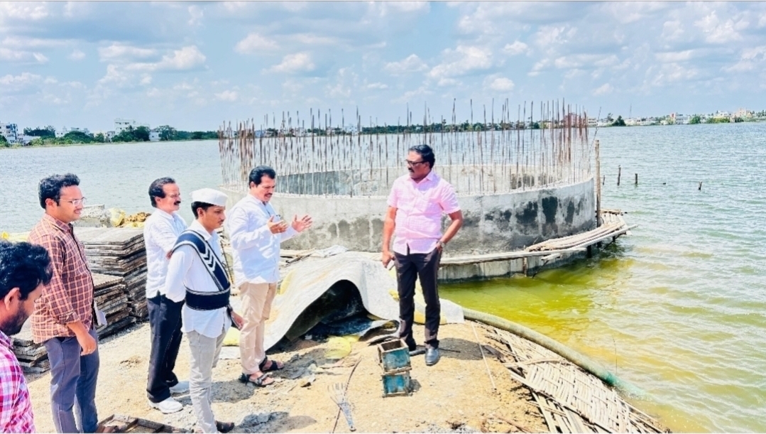 The Desk … Tadepalligudem : వదంతులను నమ్మవద్దు..పంపులు చెరువులో నీటి నిల్వలు పుష్కలం➖ యేసుబాబు (కమిషనర్)