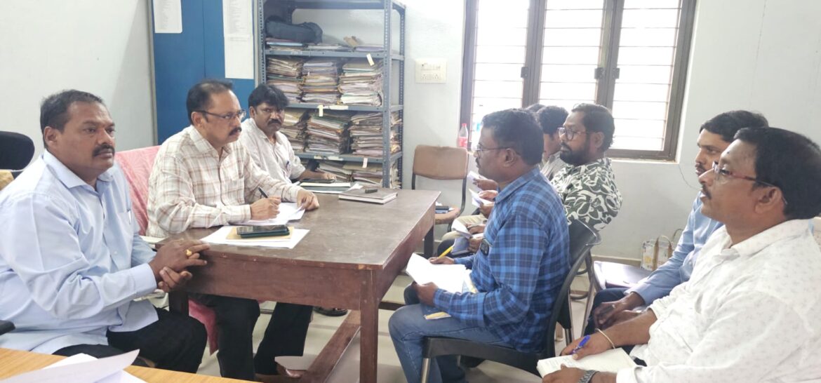 The Desk … Rampachodavaram : ఉపాధిహామీ పథకం సిబ్బందిపై వేటు