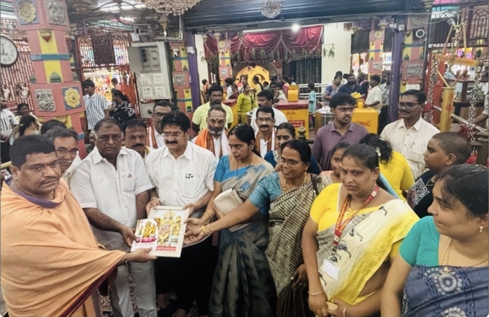 The Desk… Bhimavaram  : మావుళ్ళమ్మ వారిని దర్శించుకున్న అనపర్తి ఎమ్మెల్యే దంపతులు