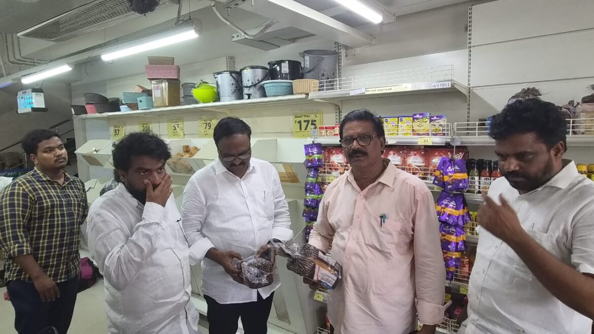 The Desk … Tadepalligudem : రిలయన్స్ మార్ట్‌లో కమిషనర్ M. యేసుబాబు ఆకస్మిక తనిఖీ