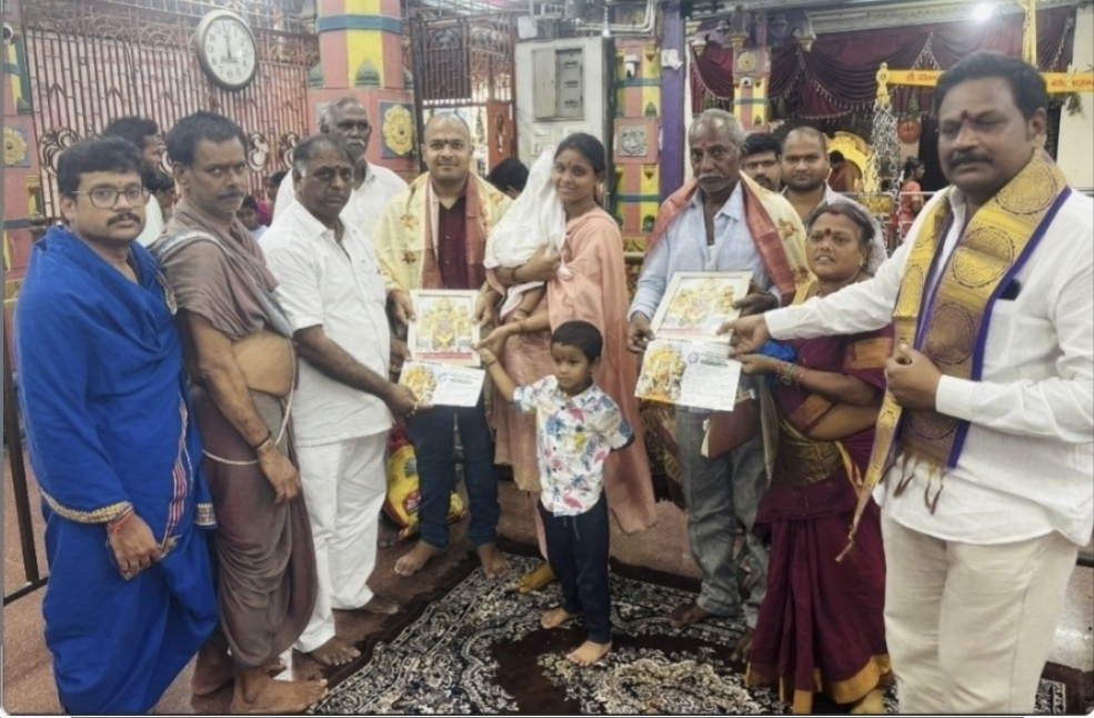 The Desk … Bhimavaram : స్వర్ణమయం నిధికి అనిల్ కుమార్ ప్రవల్లిక దంపతులు 2 కాసులు బంగారం విరాళం