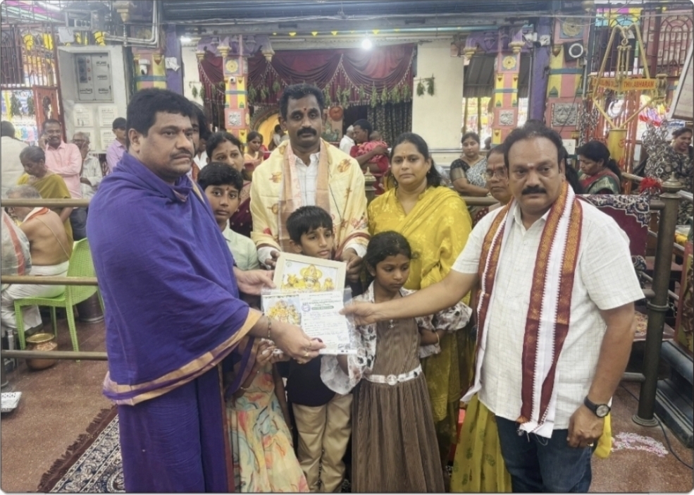 The Desk… Bhimavaram : స్వర్ణనిదికి ముప్పిరిశెట్టి నాగరాజు దంపతులు కాసు బంగారం విరాళం