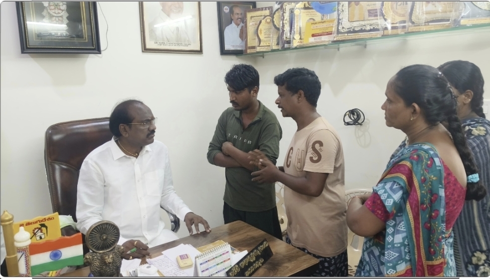 The Desk … Eluru : ప్రజా సమస్యల పరిష్కారమే ప్రభుత్వ లక్ష్యం