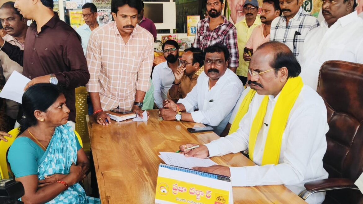 The Desk … Eluru : ప్రజాదర్బార్‌లో వినతుల వెల్లువ…సమస్యల పరిష్కారానికి ఎమ్మెల్యే చంటి ఆదేశాలు