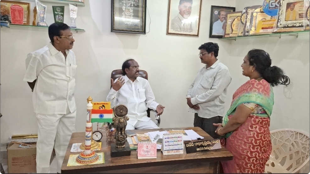 The Desk … Eluru : ప్రజా సమస్యల పరిష్కారమే ప్రభుత్వ లక్ష్యం
