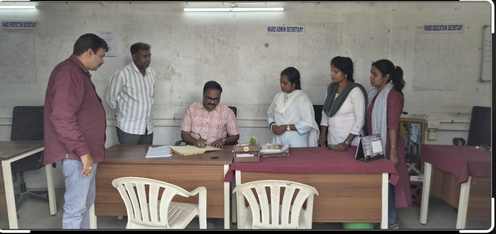 The Desk … Tadepalligudem : 5, 6, 7, 9 సచివాలయాలను ఆకస్మిక తనిఖీ చేసిన కమిషనర్ యేసుబాబు