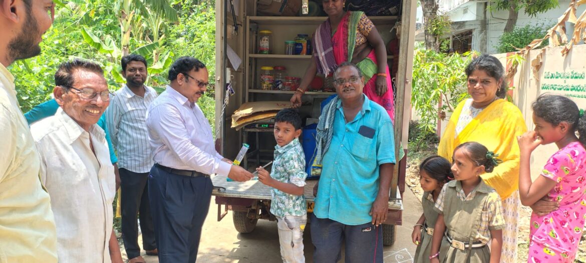 The Desk … Vunguturu : నాచుకుంటలో స్వచ్ఛ రథం పనితీరుపై అవగాహన