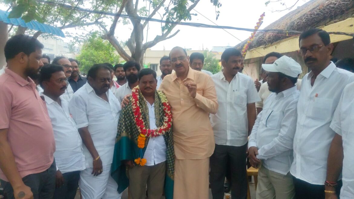 The Desk … Kaikaluru : కలిదిండి మార్కెట్ కమిటీ నూతన చైర్మన్, వైస్ చైర్మన్‌లకు సన్మానం… డా. కామినేని శ్రీనివాస్ చేతుల మీదుగా ఘనంగా అభినందన