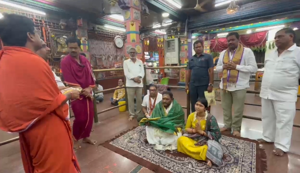 The Desk … Bhimavaram : మావుళ్లమ్మ సన్నిధిలో ప్రభుత్వ విప్ కంచర్ల శ్రీకాంత్ దంపతులు