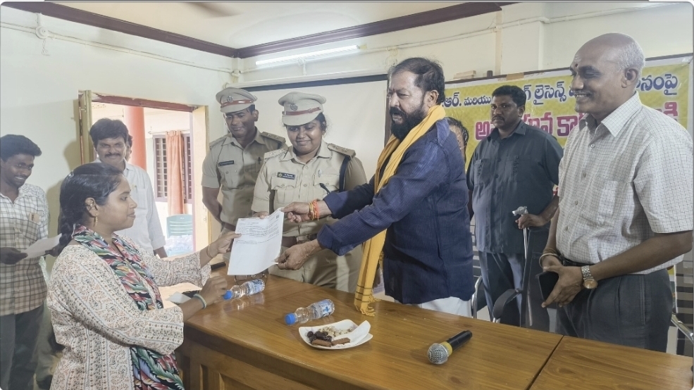 The Desk… Dendulur : లైసెన్స్ లేకుండా వాహనం నడపొద్దు➖ఎమ్మెల్యే చింతమనేని