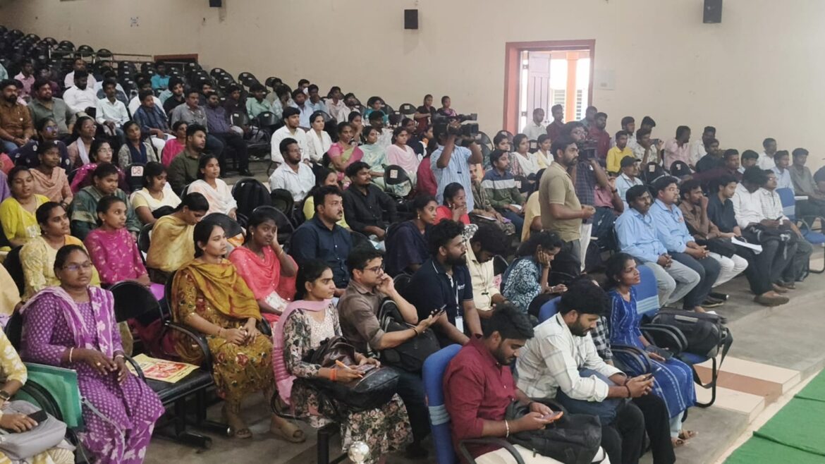 The Desk … Eluru : యువత ఉద్యోగ అవకాశాలను సద్వినియోగం చేసుకుని ఉన్నత లక్ష్యాలు సాధించాలి➖ఎమ్మెల్యే బడేటి చంటి