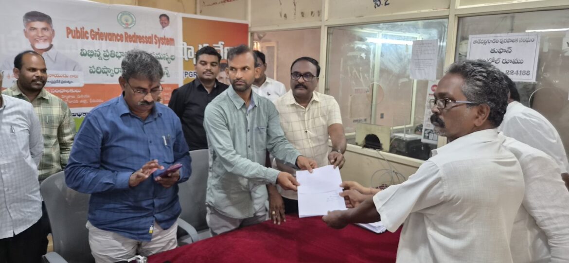 The Desk… Tadepalligudem : విభిన్న ప్రతిభావంతుల సమస్యల పరిష్కారానికి ప్రత్యేక గ్రీవెన్స్