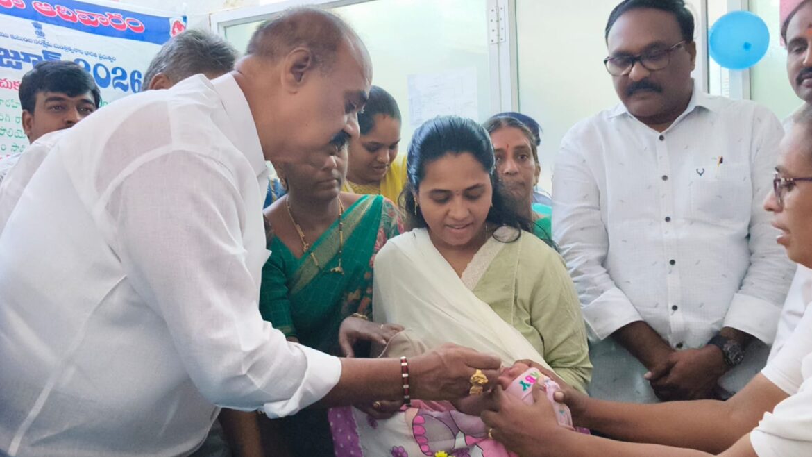 The Desk… Tadepalligudem : పల్స్ పోలియోకు ఘన శ్రీకారం..MLA బొలిశెట్టి శ్రీనివాస్, కమిషనర్ యేసుబాబు చేతుల మీదుగా..చిన్నారులకు పోలియో చుక్కలు