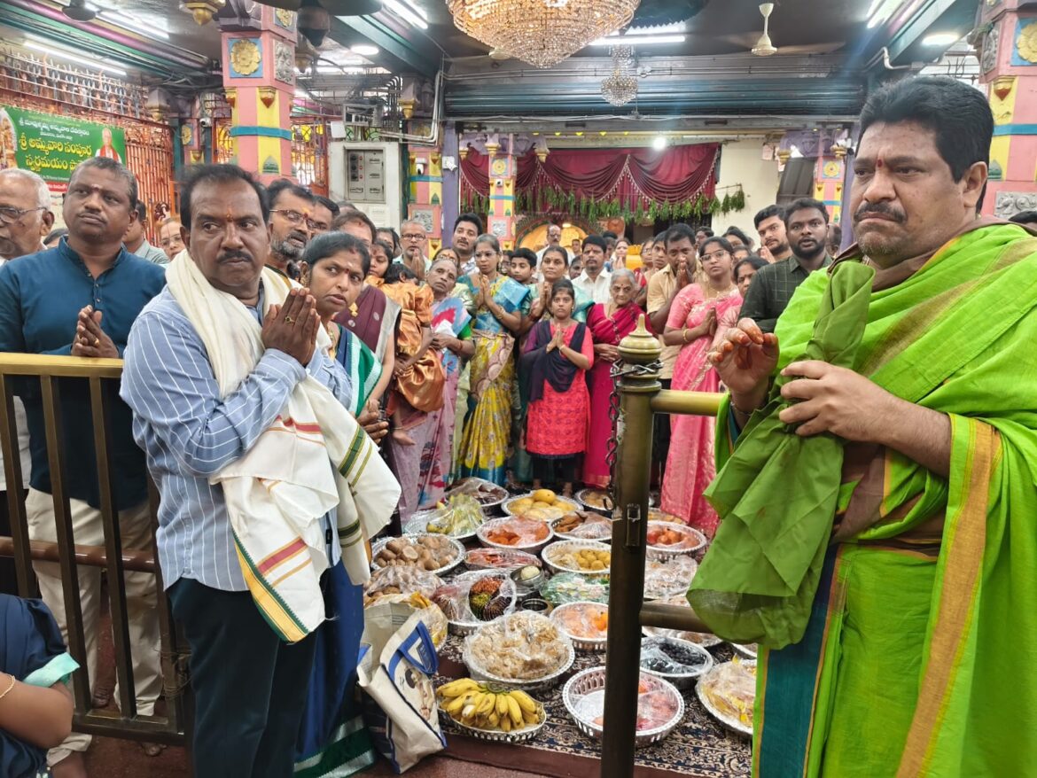 The Desk… Bhimavaram : మావుళ్లమ్మకు 40 రకాల సారె సమర్పణ