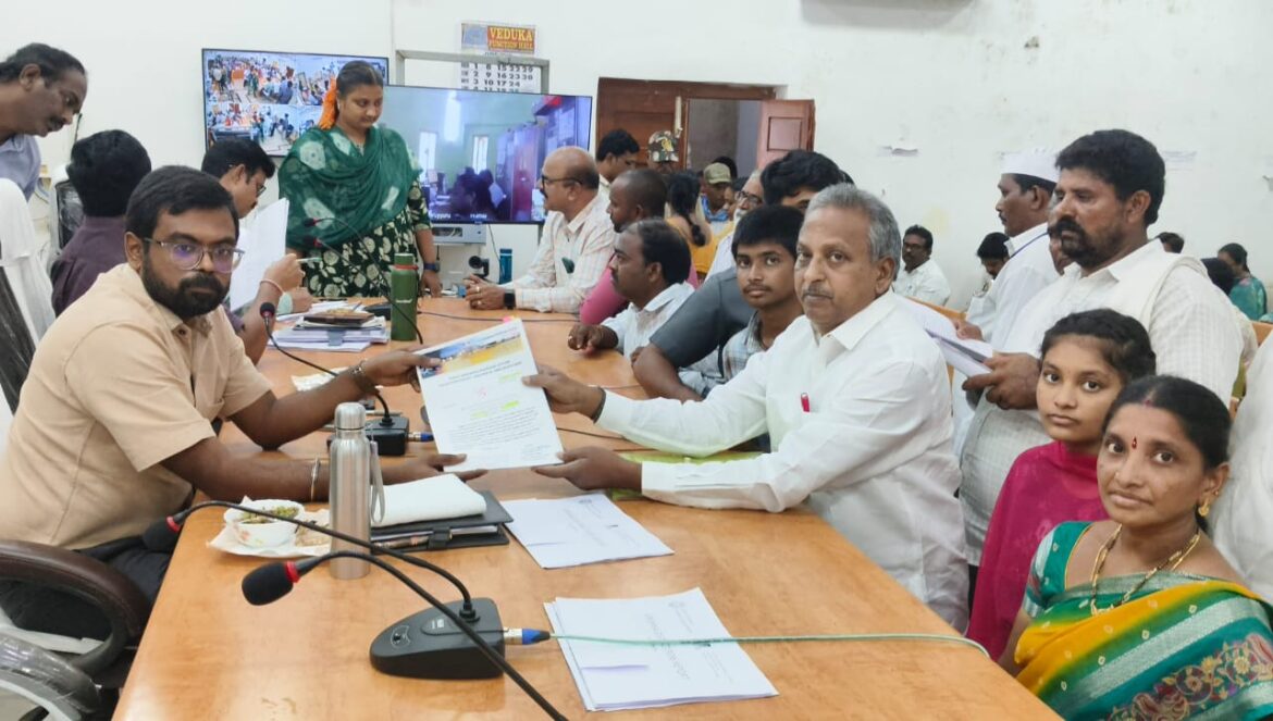 The Desk… Machilipatnam : ఆర్టీఐ వేదికగా ప్రజా సమస్యలపై ఫిర్యాదుల వెల్లువ