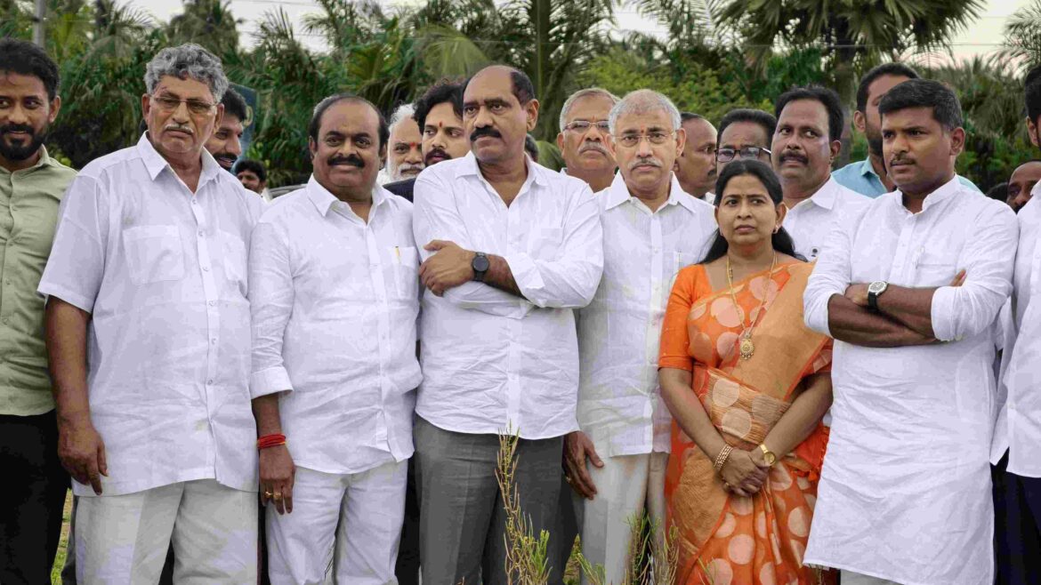 The Desk… Devarapalli : దేవరపల్లి సభ ఏర్పాట్లను పరిశీలించిన డీఎన్ఆర్, వైసీపీ నేతలు