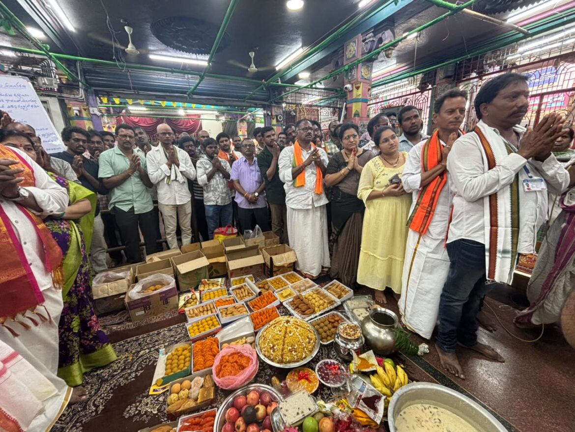 The Desk … Bhimavaram  : మావుళ్లమ్మకు మోటార్ సైకిల్ మెకానిక్స్ సారె.. మేళతాళాలతో ఊరేగింపు