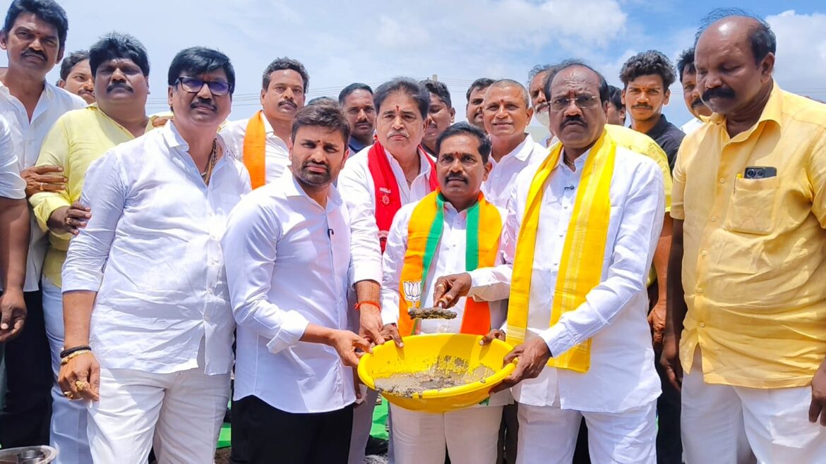 The Desk … Eluru : విలీన గ్రామాలకు గోదావరి జలాల దిశగా మరో ముందడుగు.. రూ.1.65 కోట్లతో ఓవర్‌హెడ్‌ ట్యాంక్‌కు శంకుస్థాపన
