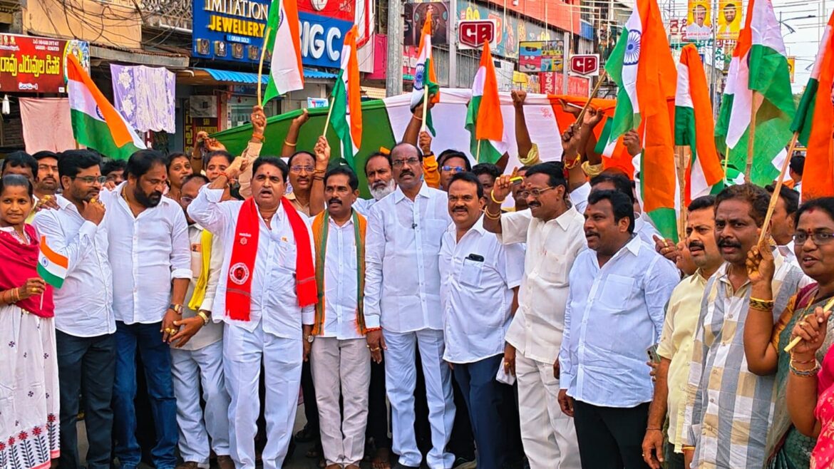 The Desk … Eluru : ఏలూరులో హర్‌ ఘర్‌ తిరంగా హోరు