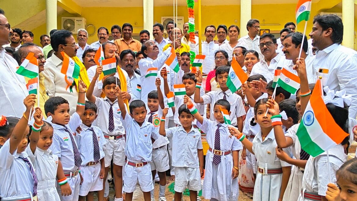 The Desk … Eluru : ఎందరో త్యాగధనుల త్యాగ ఫలితమే నేటి స్వేచ్ఛ➖ఎమ్మెల్యే చంటి
