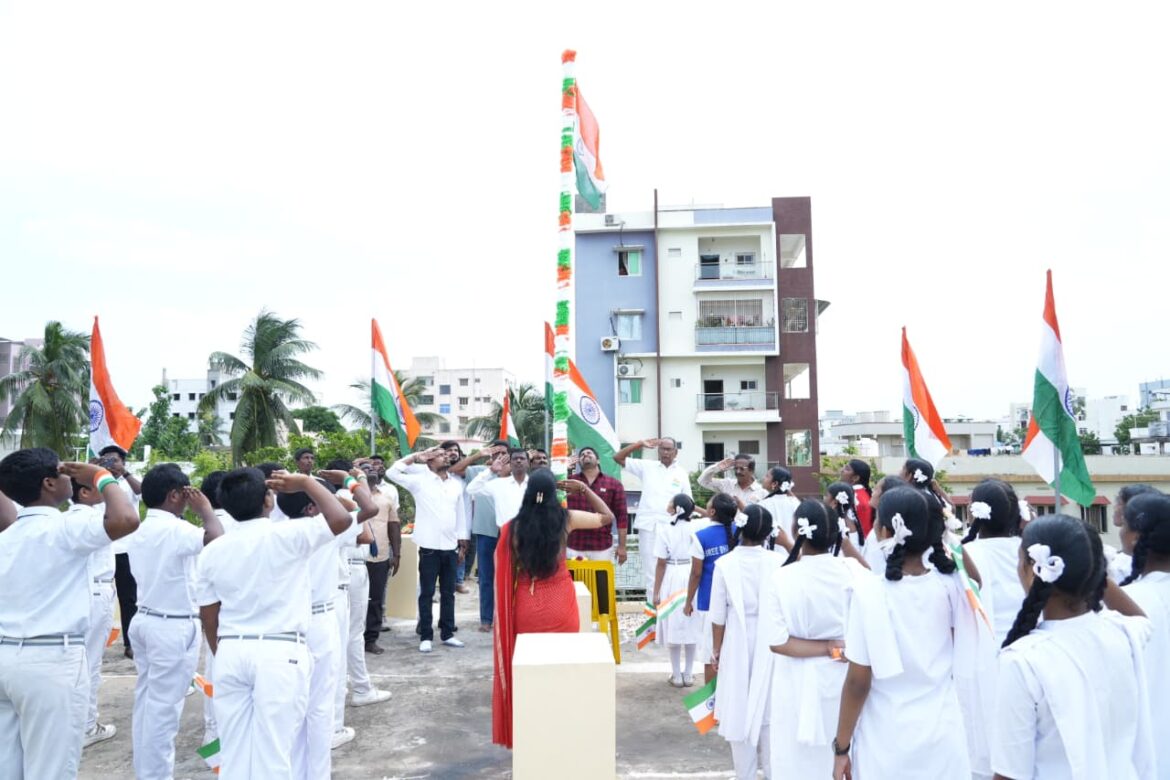 The Desk … Eluru : ‎ఎంపీ కార్యాలయంలో స్వాతంత్ర్య దినోత్సవ వేడుకలు