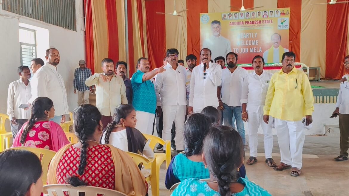 The Desk… Eluru : అర్హత ఉద్యోగం దొరికే వరకు అనుభవమే పెట్టుబడి
