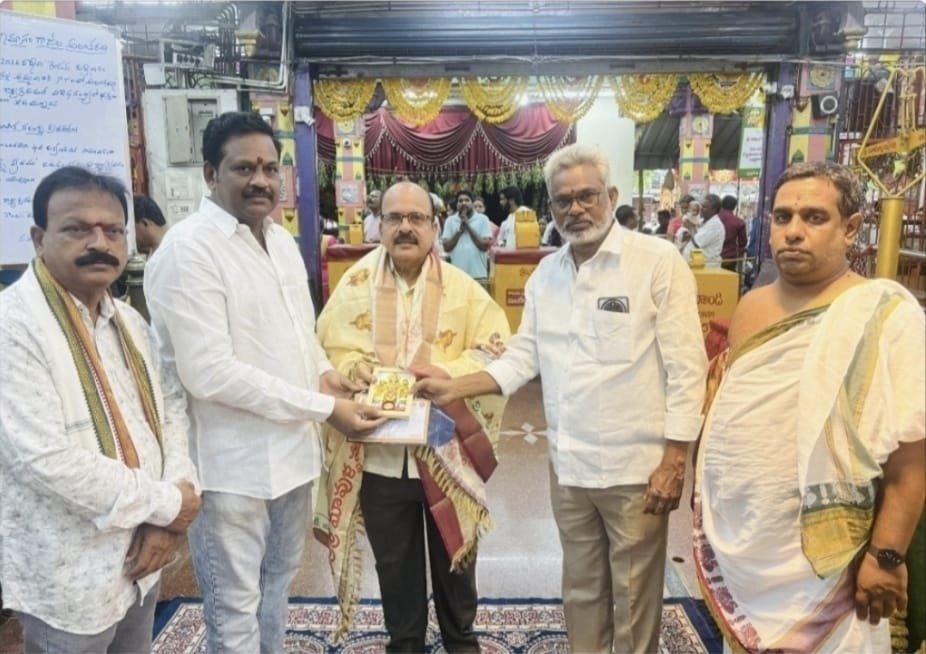 The Desk… Bhimavaram : మావుళ్లమ్మ స్వర్ణ వస్త్రానికి 8 గ్రాముల బంగారం