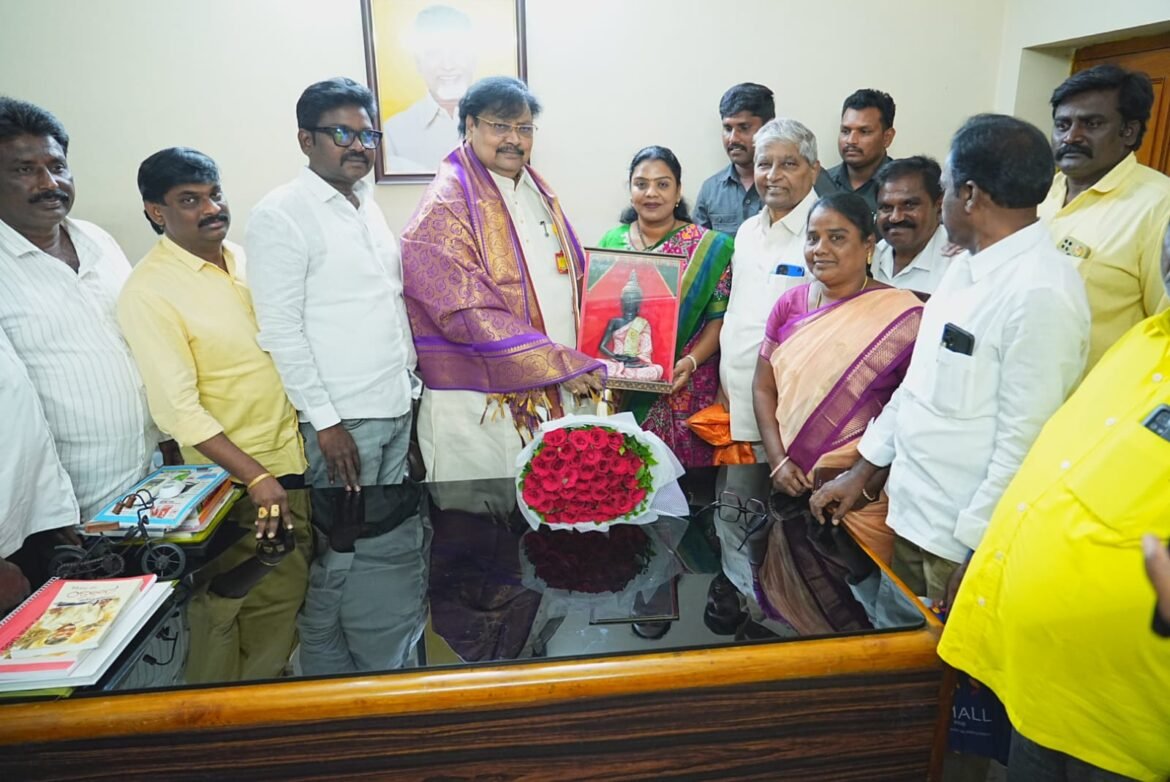 The Desk … Vijayawada : వర్ల రామయ్యకు అభినందనలు.. శాసన మండలిలో వర్ల అనుభవం రాష్ట్రానికి ఉపయోగకరం➖ఎమ్మెల్యే సౌమ్య