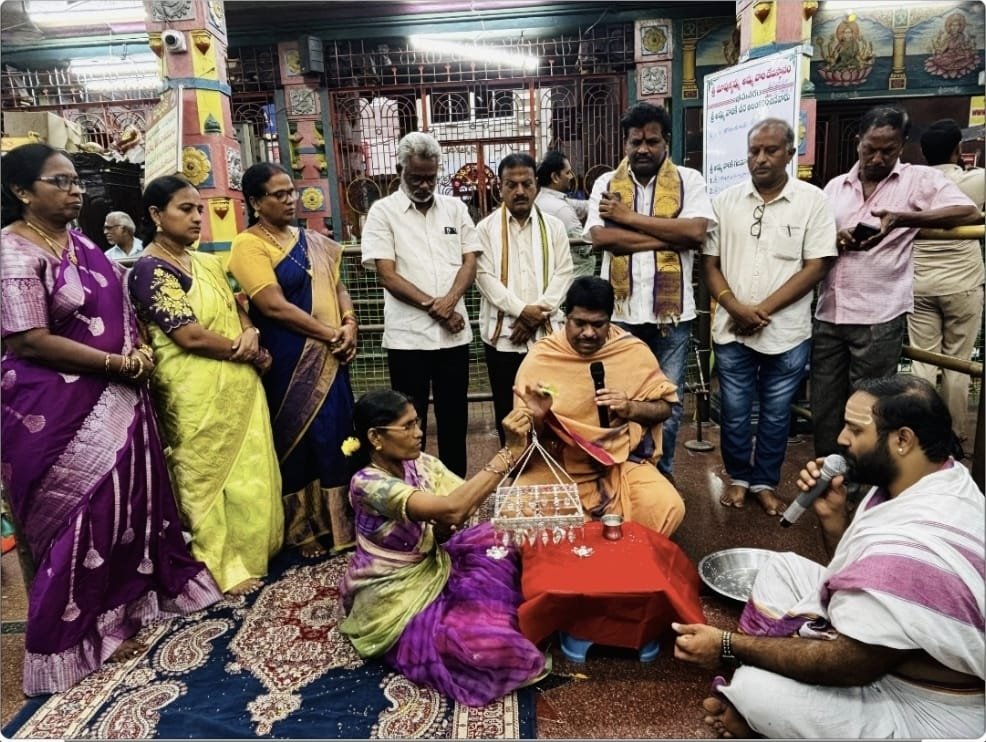 The Desk … Bhimavaram : మావుళ్లమ్మకు వెండి పాలవెల్లి విరాళం