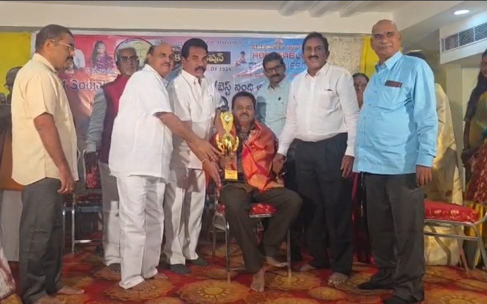 The Desk … Dwarakathirumala : రితిక ఫౌండేషన్ ఆధ్వర్యంలో.. ప్రముఖ జర్నలిస్టు దర్శి సత్యనారాయణకు నంది అవార్డు