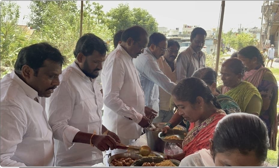 The Desk … Eluru : వినాయక చవితి వేడుకల్లో అన్నదానం