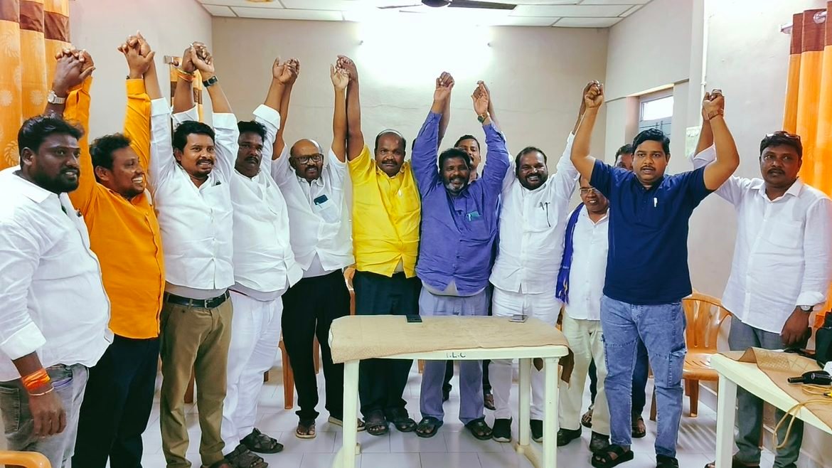 The Desk … Eluru : రాజకీయ స్వలాభం కోసమే దళితుల్లో విభేదాలు