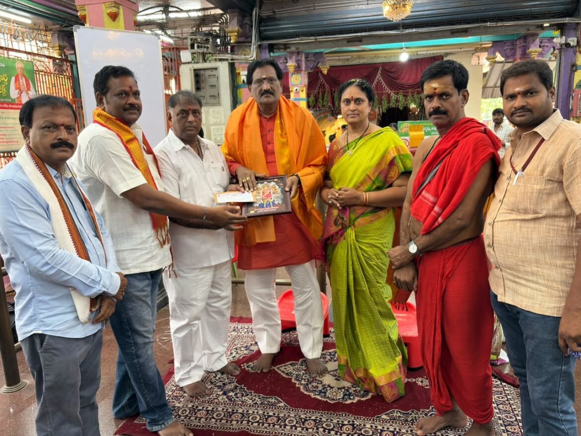 The Desk … Bhimavaram : మావుళ్లమ్మ స్వర్ణవస్త్రానికి భక్తుల బంగారు కానుక