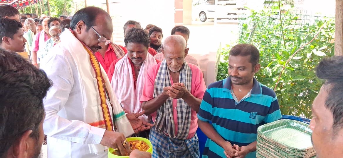 The Desk … Eluru : భక్తిశ్రద్ధలతో వినాయక చవితి అన్నదానం