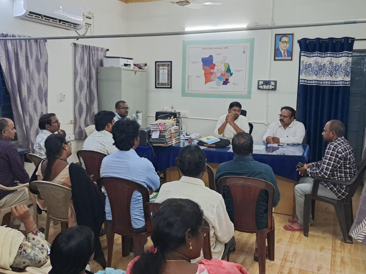 The Desk … Vunguturu : ఎన్నికల నియమావళి అమలుపై అధికారుల దృష్టి.. వీఆర్వోలకు అవగాహన కార్యక్రమం నిర్వహణ