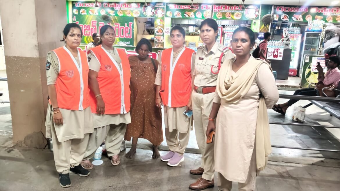 The Desk … Eluru : అభాగ్య గర్భిణికి ‘శక్తి’ టీమ్ అండ